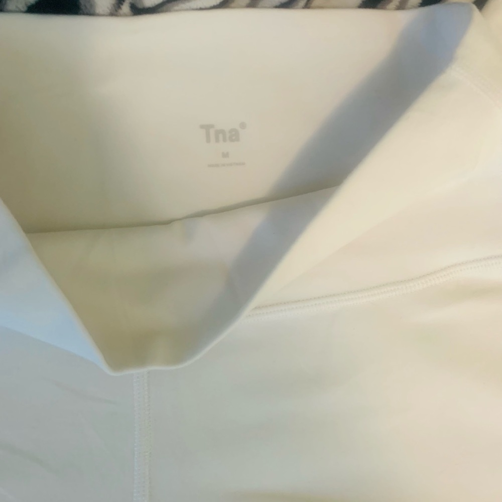 Aritzia TNA butter legging - Picture 4 of 4